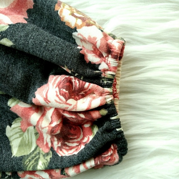 Floral Sleeve Off Shoulder Long Sleeve Top - Picture 6 of 7